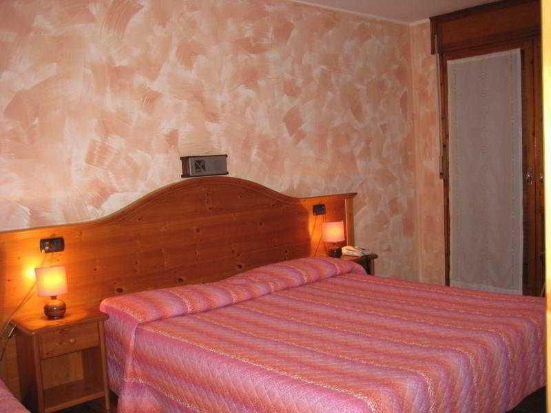 Hotel Holiday Debili Oulx Eksteriør bilde